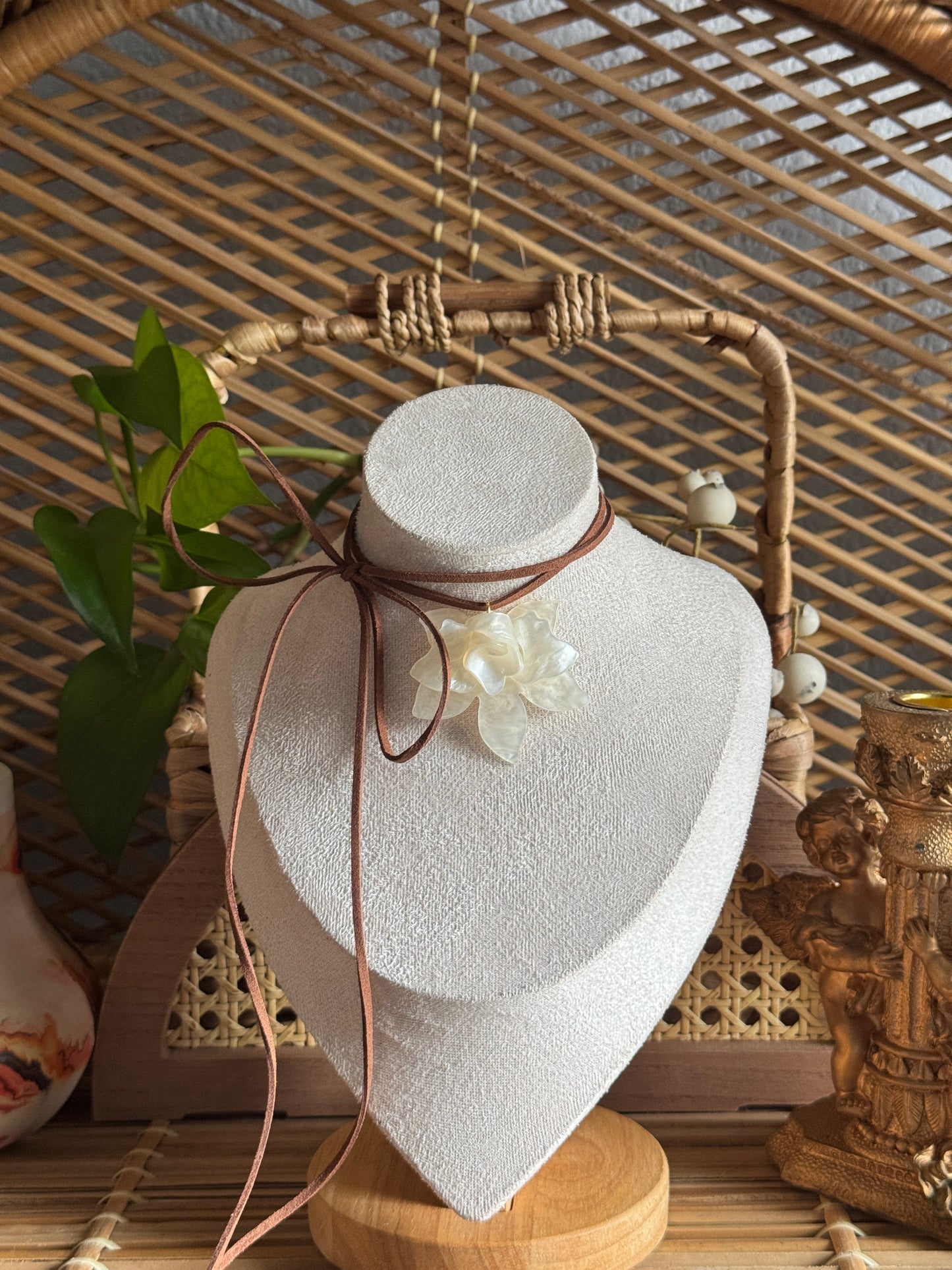 beige flower suede cord necklace