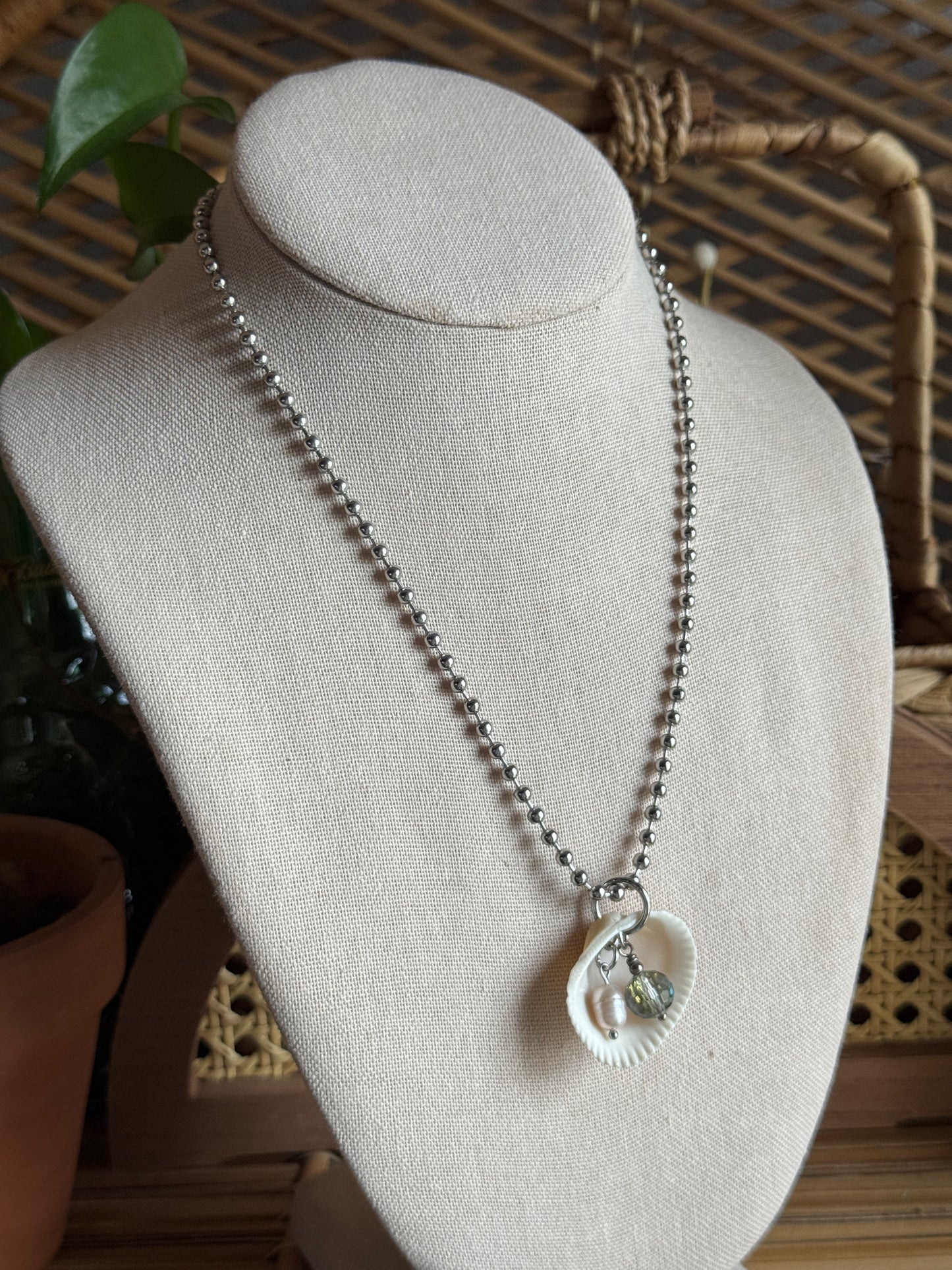 little shell necklace