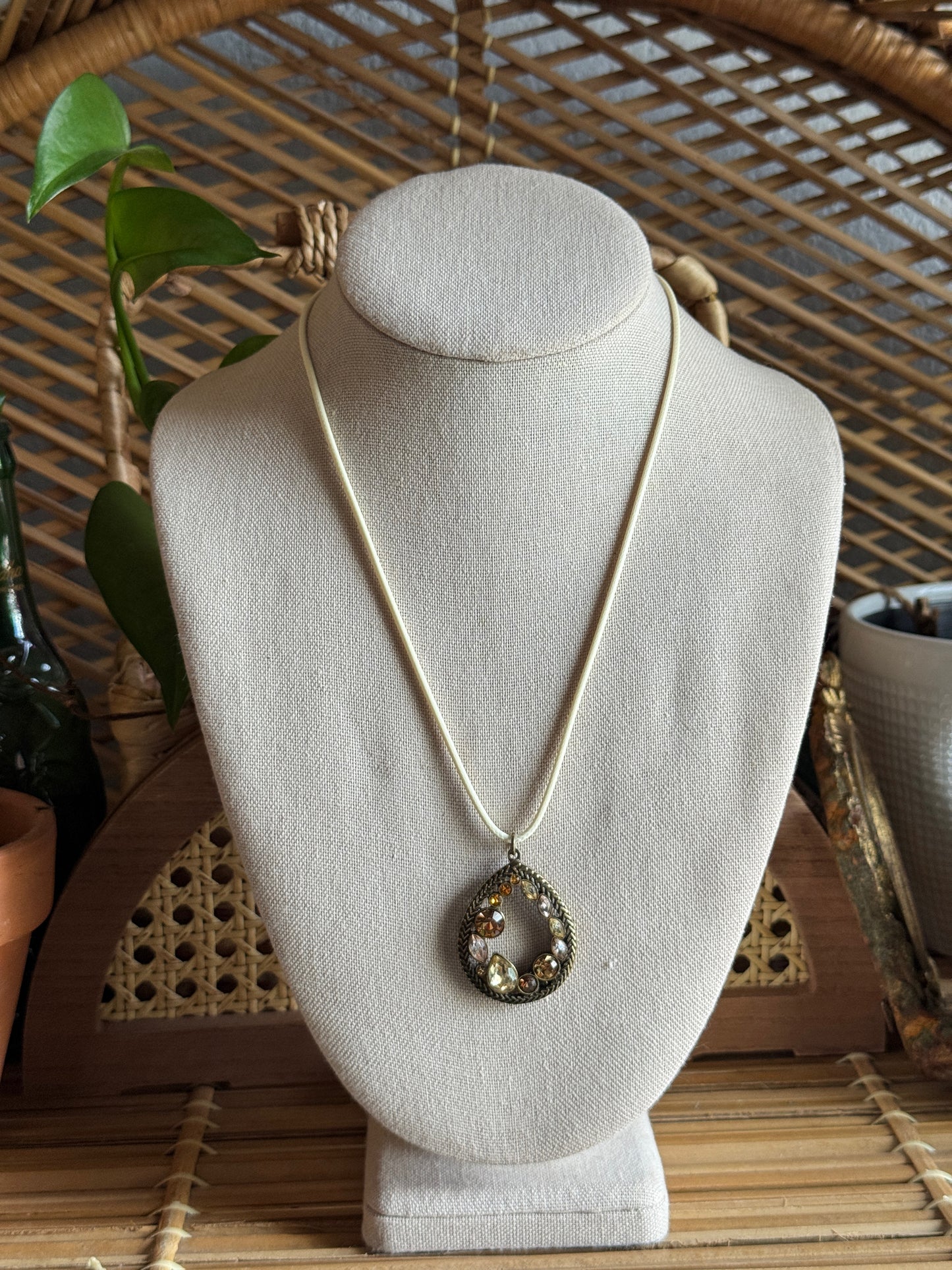 fall stones cord necklace