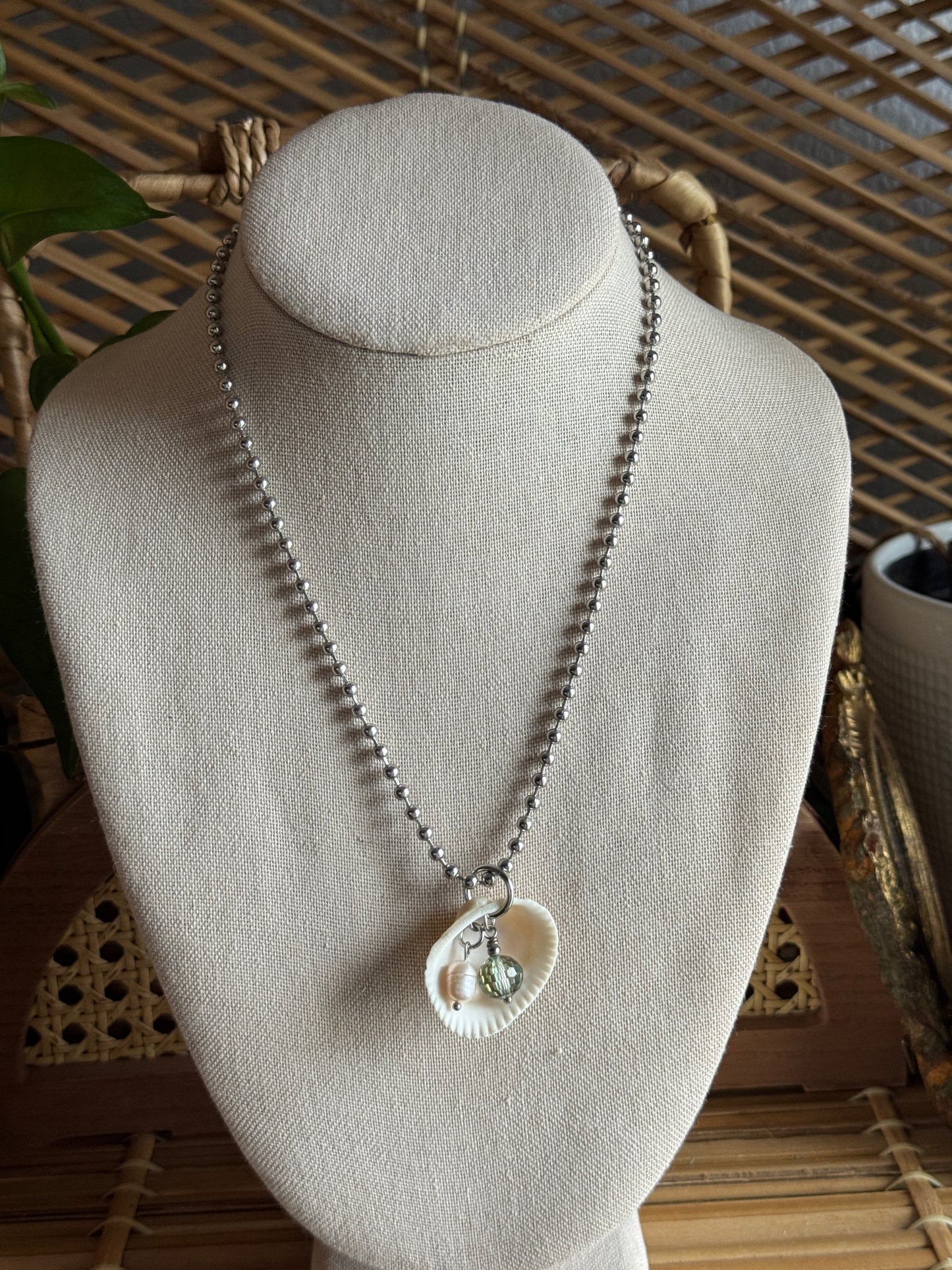 little shell necklace