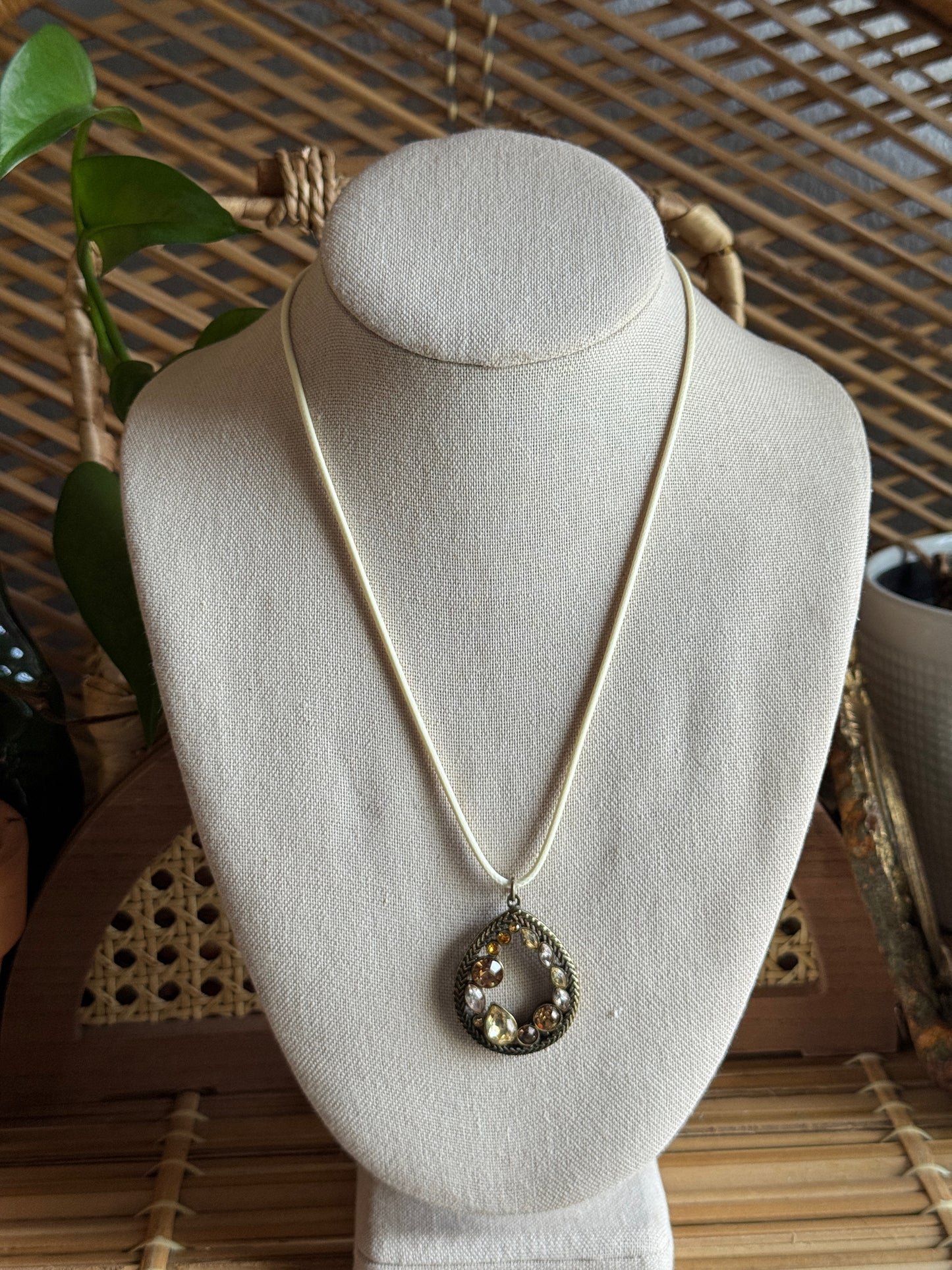 fall stones cord necklace