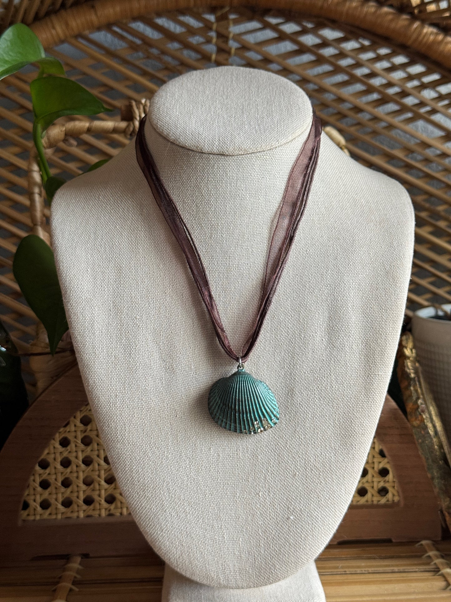 turquoise seashell ribbon necklace