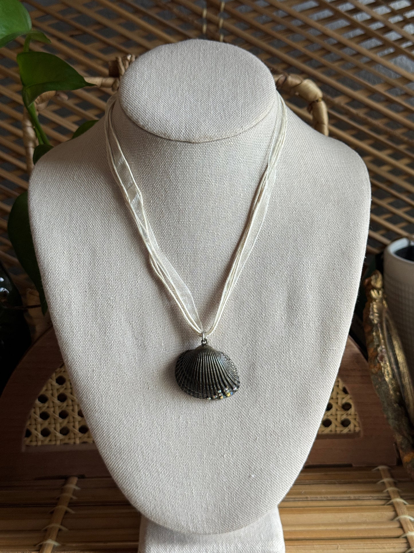 bronze seashell ribbon necklace
