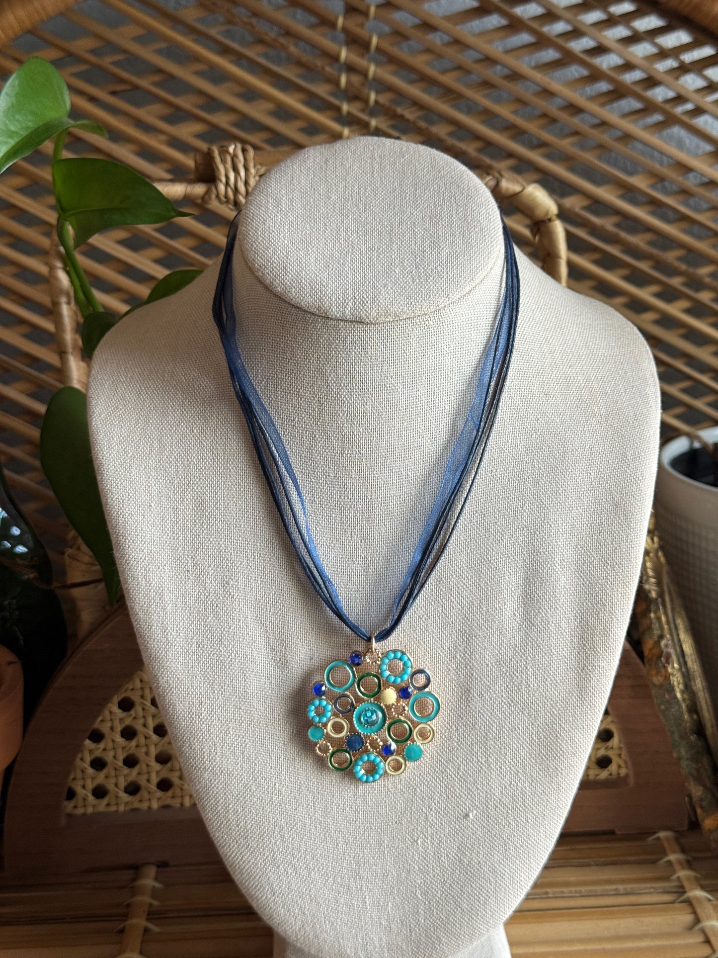 infinite circles ribbon necklace