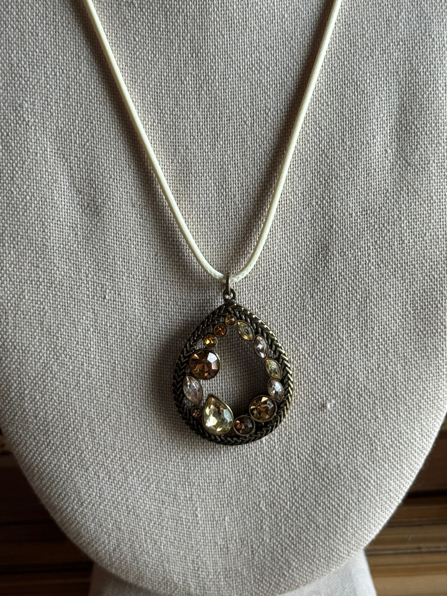 fall stones cord necklace
