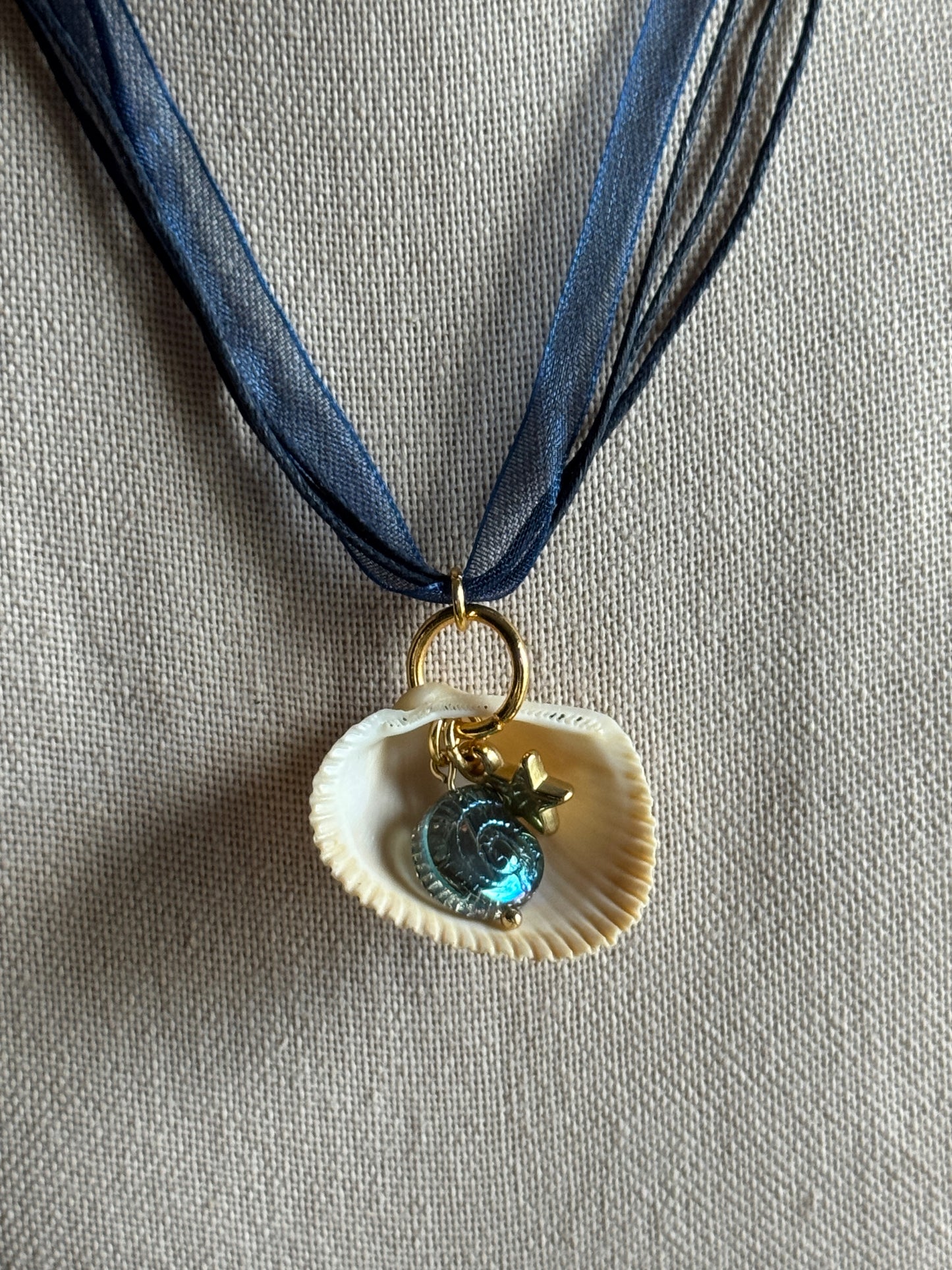 dark blue shell ribbon necklacee