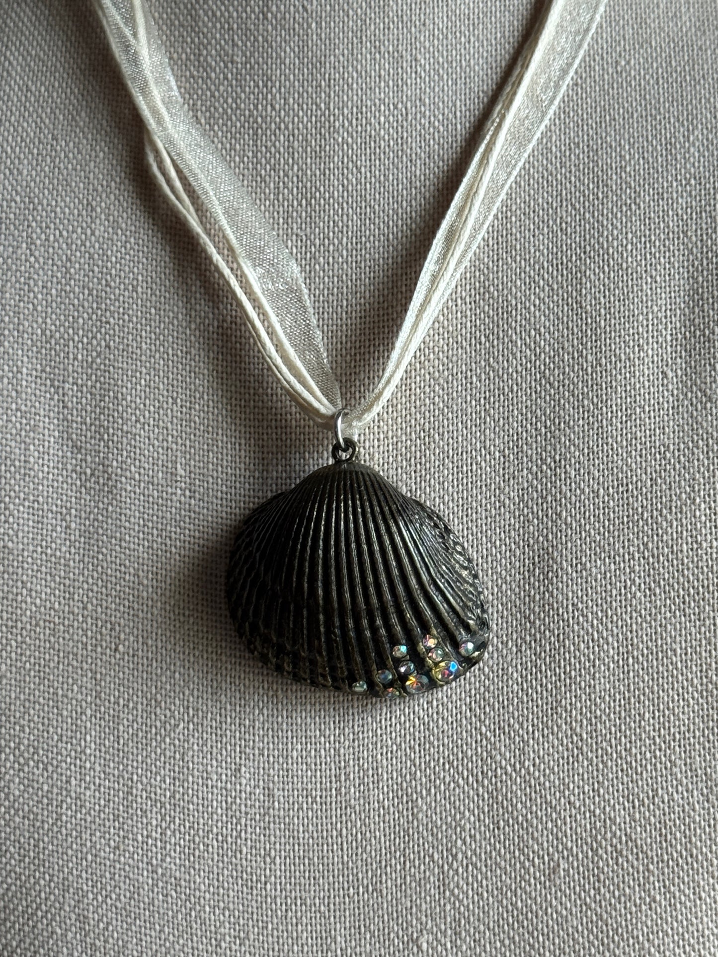 bronze seashell ribbon necklace