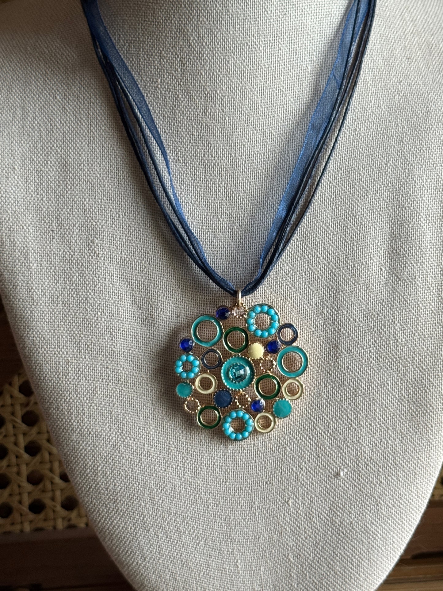 infinite circles ribbon necklace