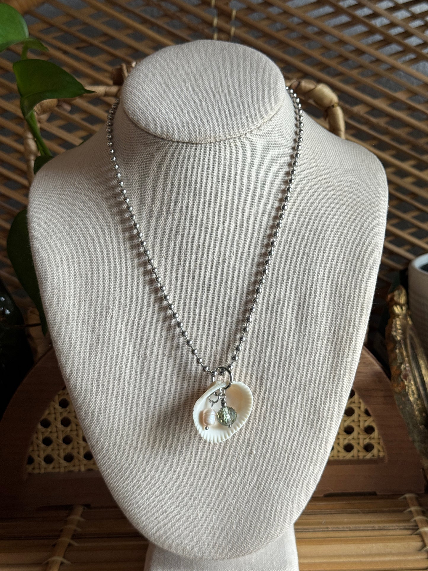 little shell necklace