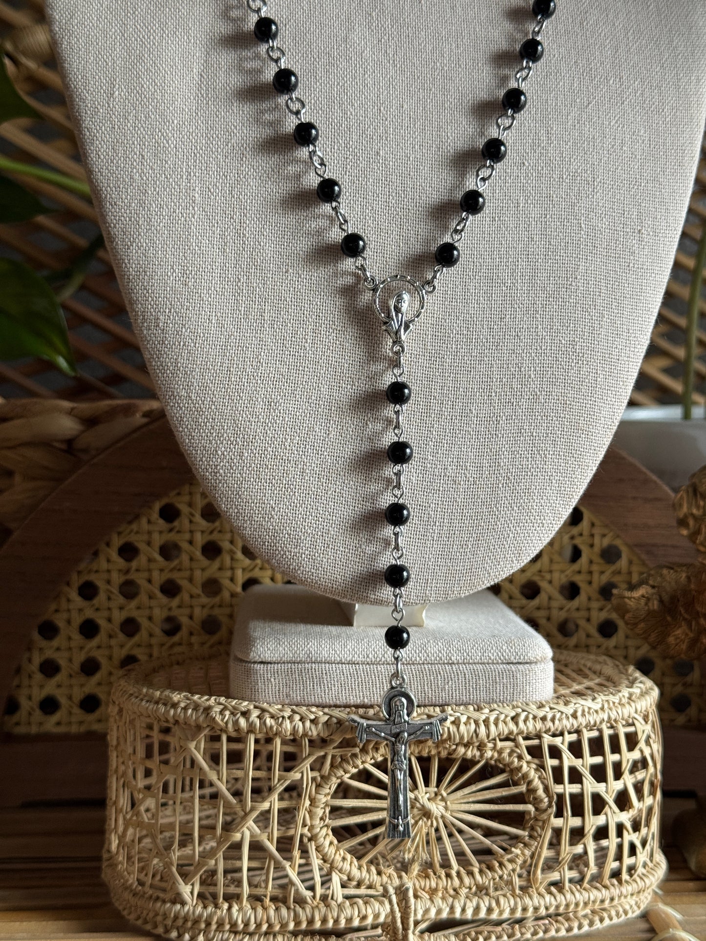 noir rosary necklace (black)