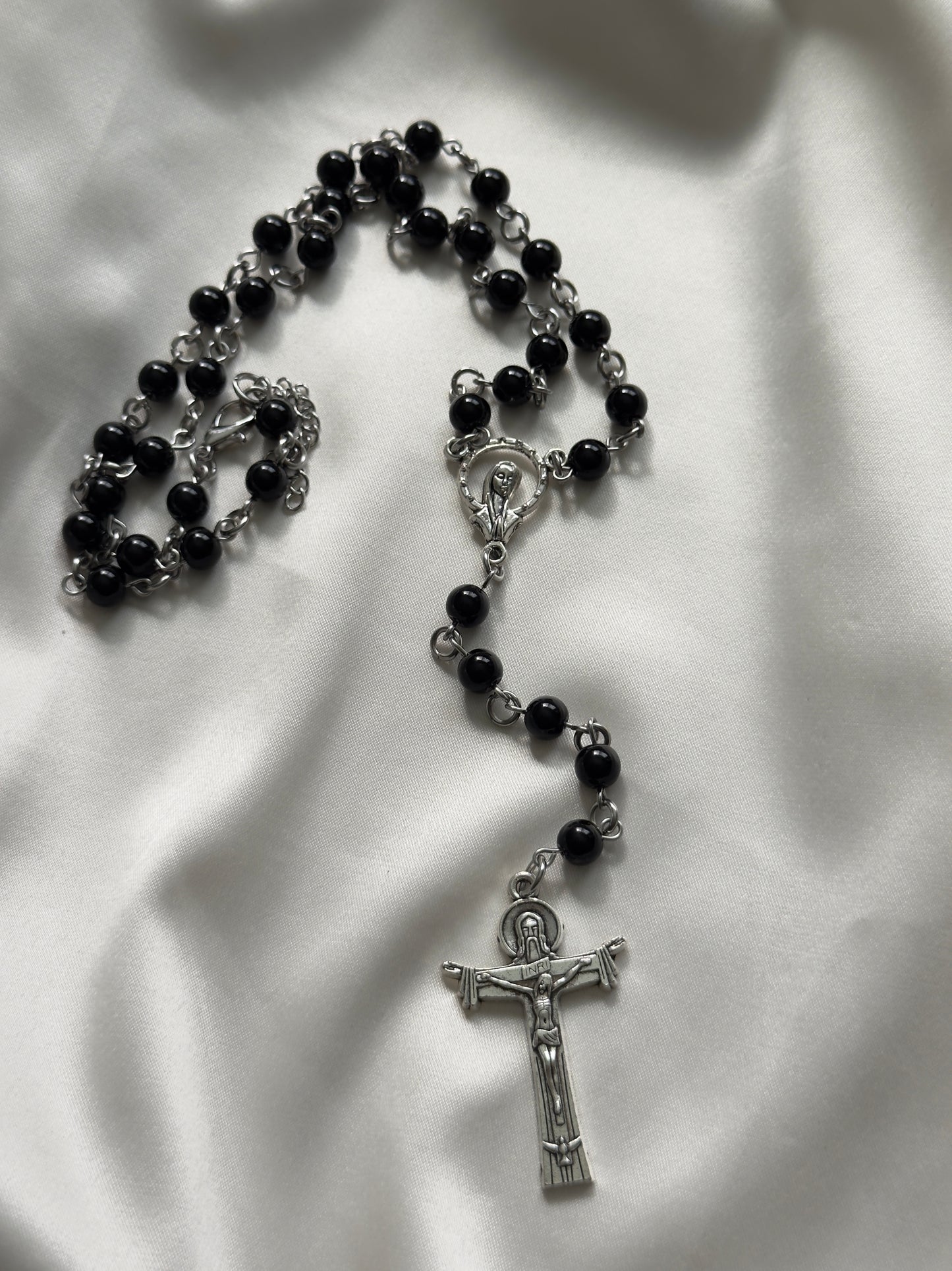 noir rosary necklace (black)