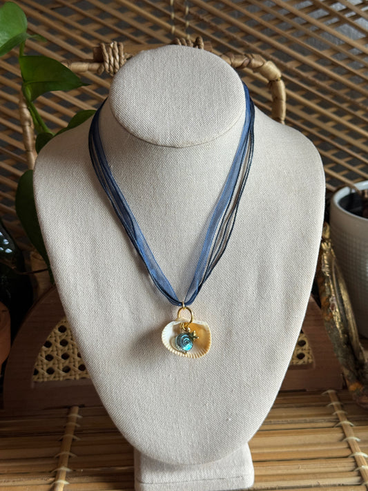 dark blue shell ribbon necklacee