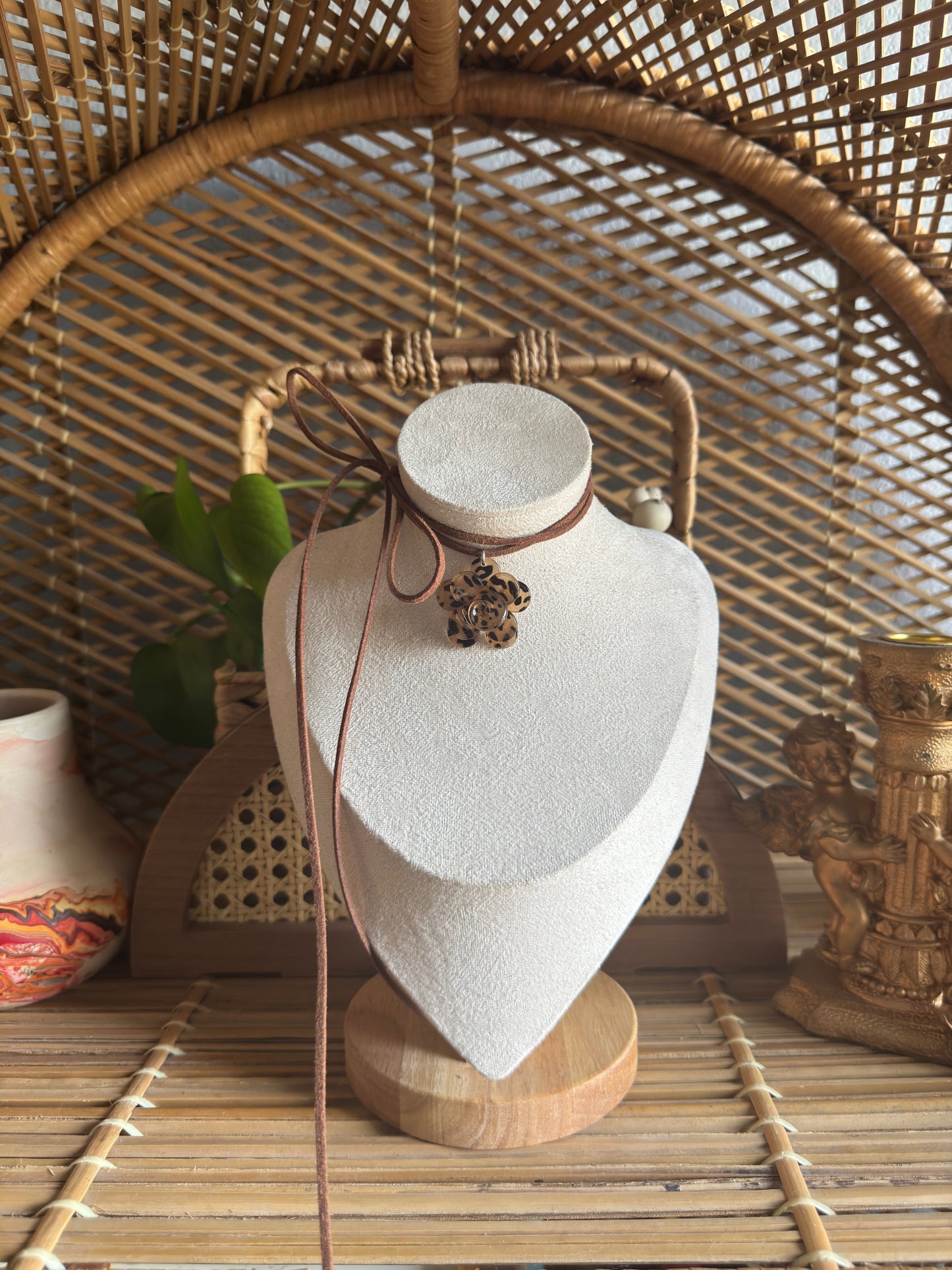 small leopard flower brown suede necklace