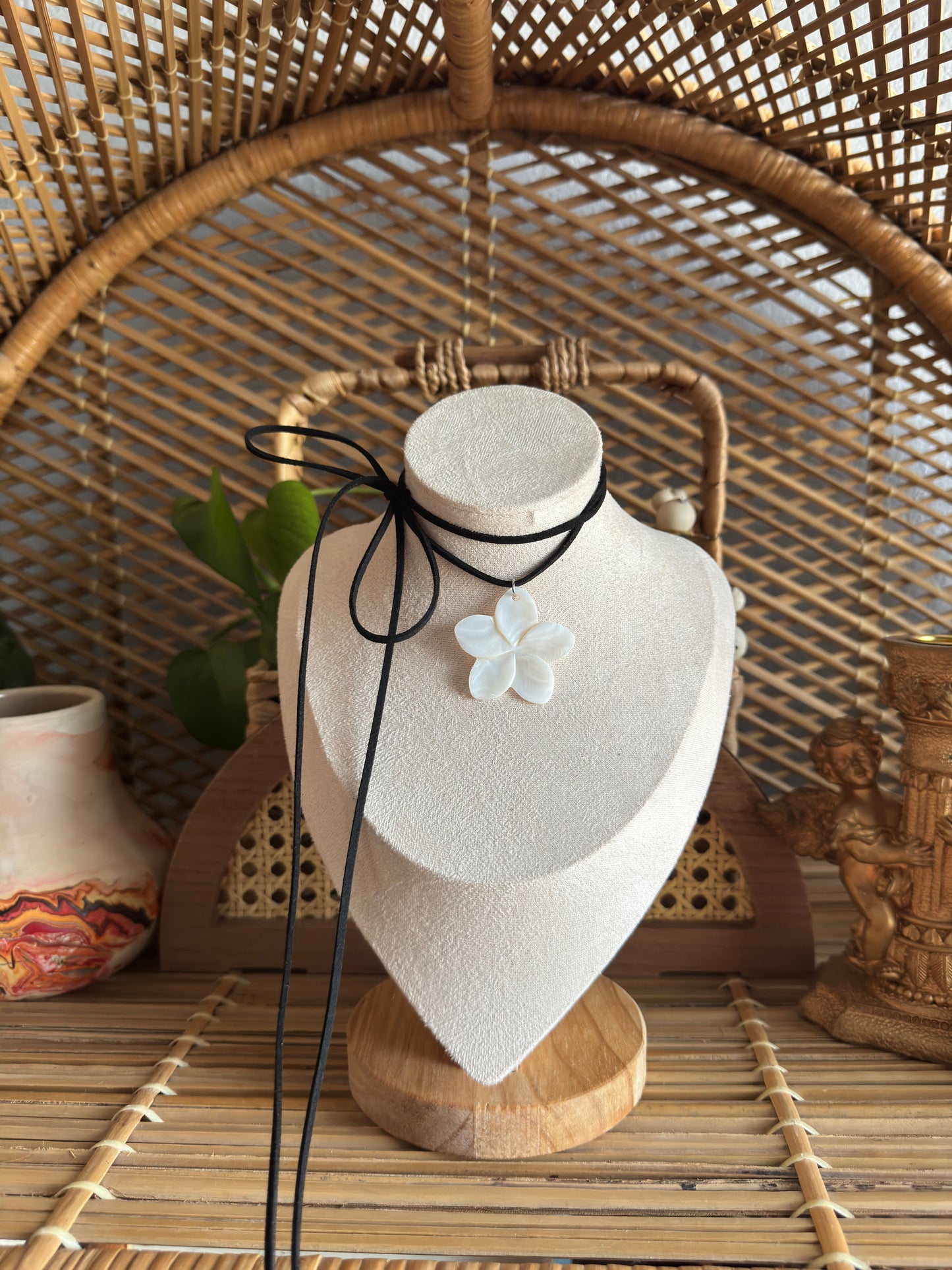 shell flower black suede necklace