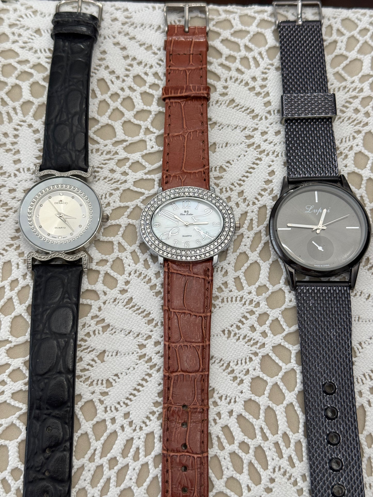 vintage + modern watches #1 scroll down to read descriptions!